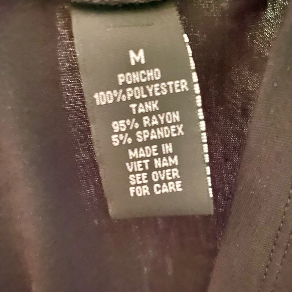 NEW - Elegant Black Women's Poncho Style Top Size Medium - Picture 9 of 9